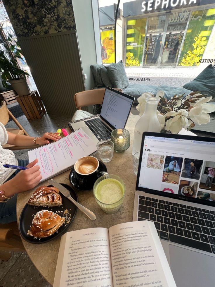 study session in a cafe